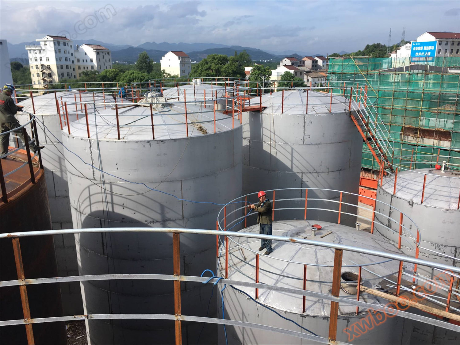 Notre société se spécialise dans l'installation de réservoirs d'huile en acier inoxydable